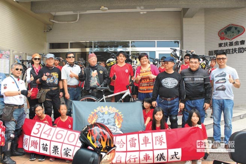 【新聞】獲捐單車 家扶少年追風