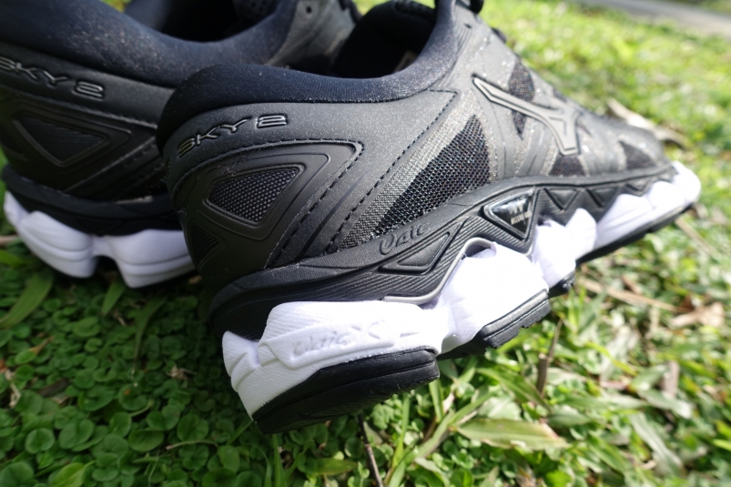 Mizuno Wave Sky 2