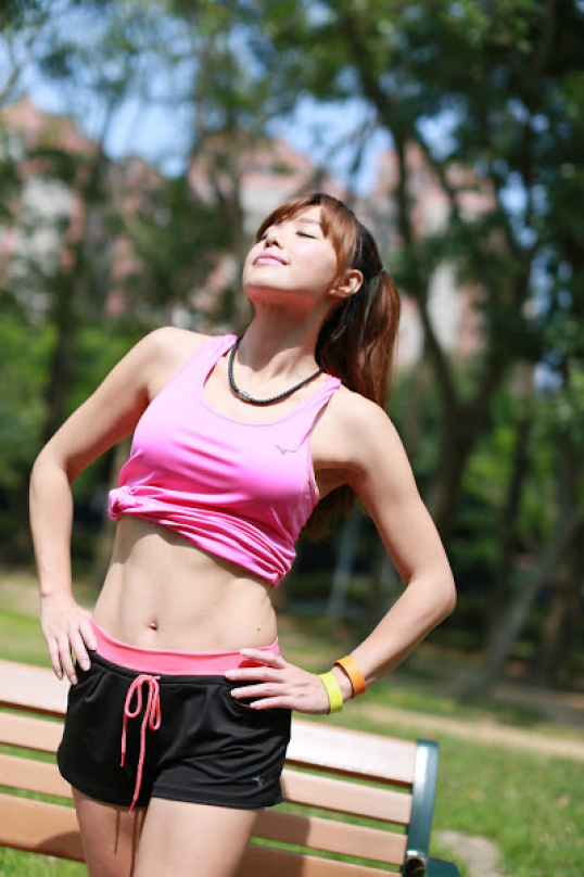 [女生爱跑步] 马甲线女神张婷媗 教你增添自信美魔力!