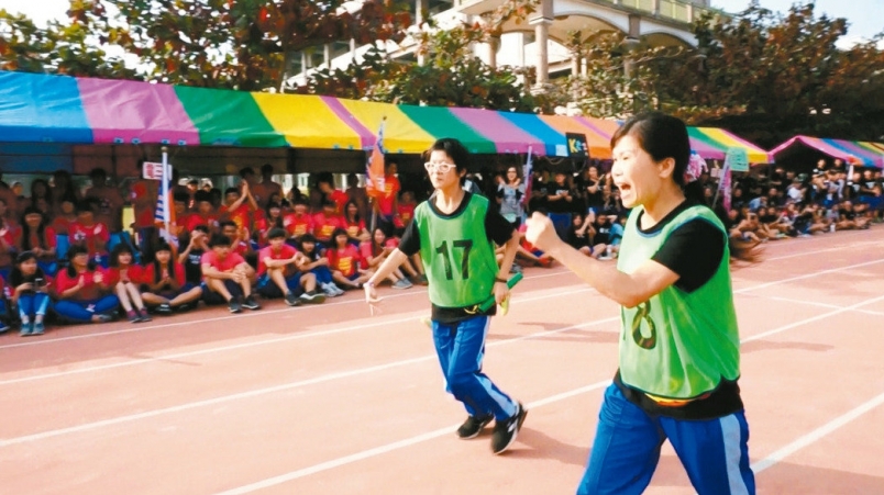 【新聞】腦麻跑大隊接力 全校為她加油