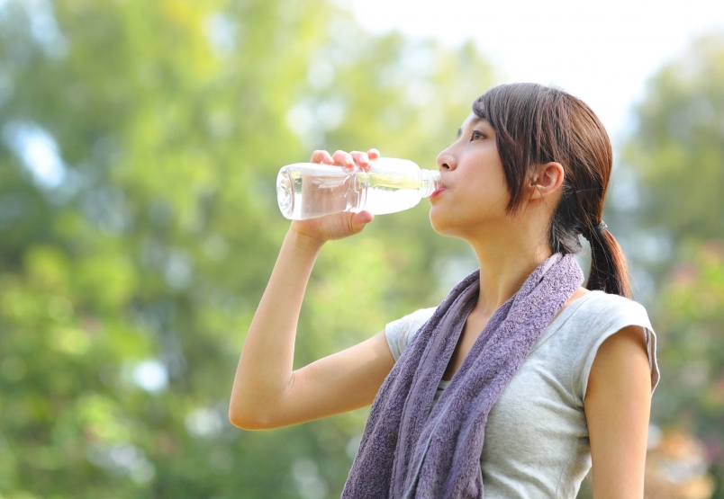 【知識】喝水穿衣有撇步 醫師教抗高溫8招