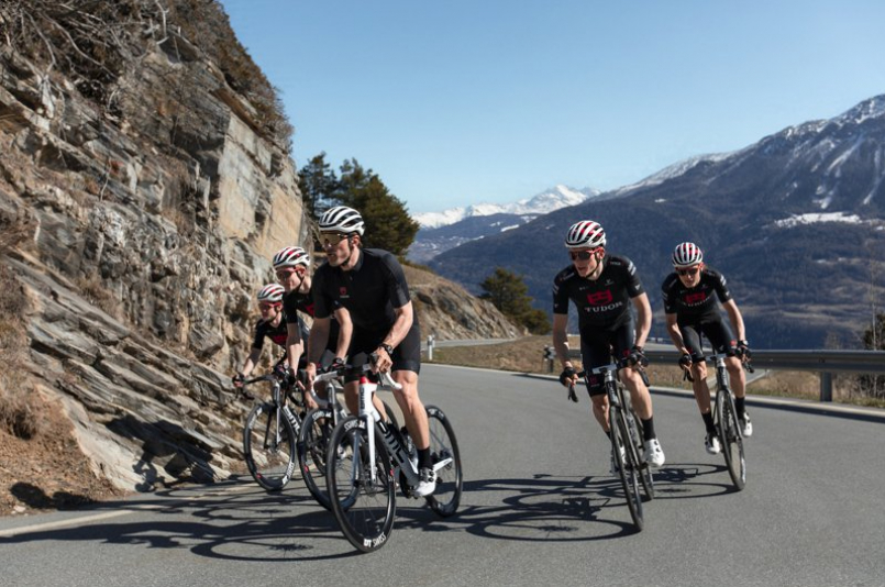 Fabian Cancellar豐富的職業精驗與技術，相信將對The TUDOR Pro Cycling Team車隊的16位年輕小將帶來諸多助益。圖 / TUDOR提供