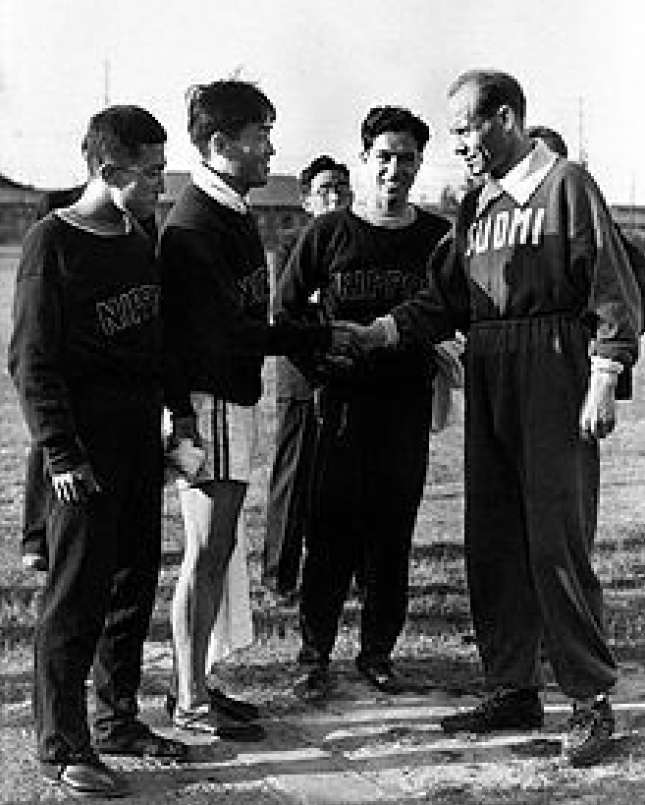 从左至右：金恩培 权泰夏 津田晴一郎、芬兰长跑名将帕沃·努尔米