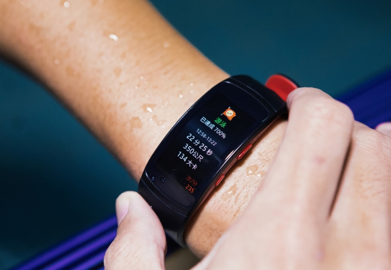 【体验】智慧型手表等级的运动手环-samsung gear fit2 pro