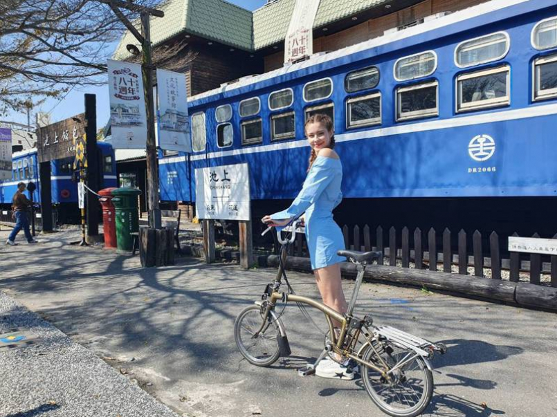 俄羅斯藝人安妮擔任花東小鎮自行車漫旅代言人。圖／名衍行銷提供