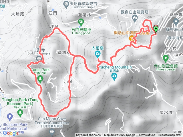 出現海邊夕陽的天上山