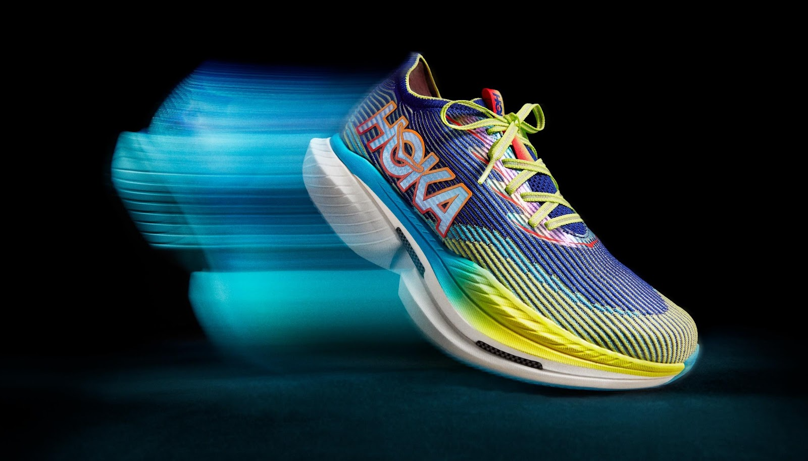 一張含有 運動鞋, 鞋, 健走鞋, 網球鞋 的圖片

自動產生的描述