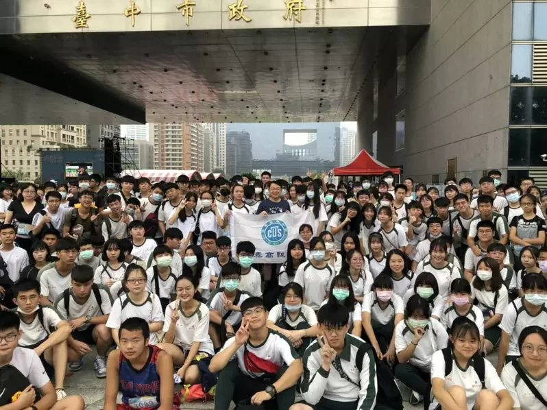【賽事】全國反毒路跑今登場！最大咖僑泰高中 667 學生響應