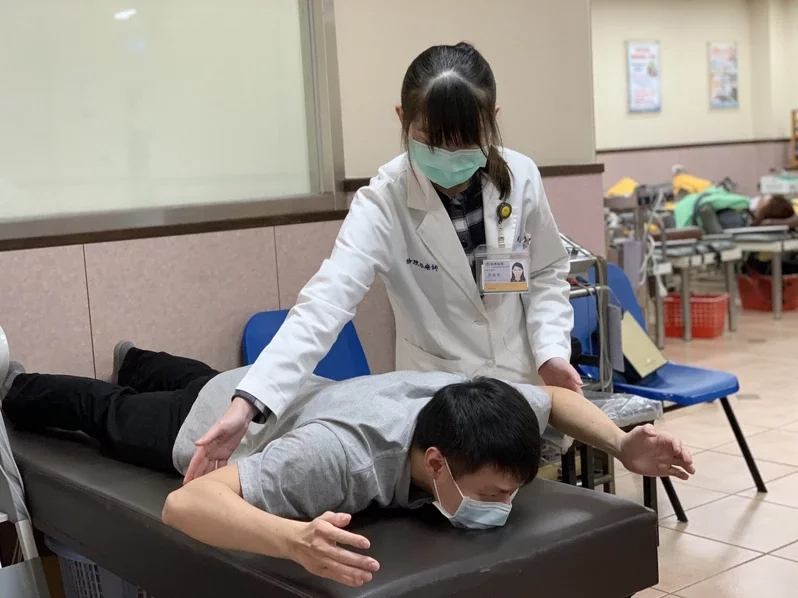 【健康】防疫隔離不能移動 治療師授三式運動緩解筋膜疼痛