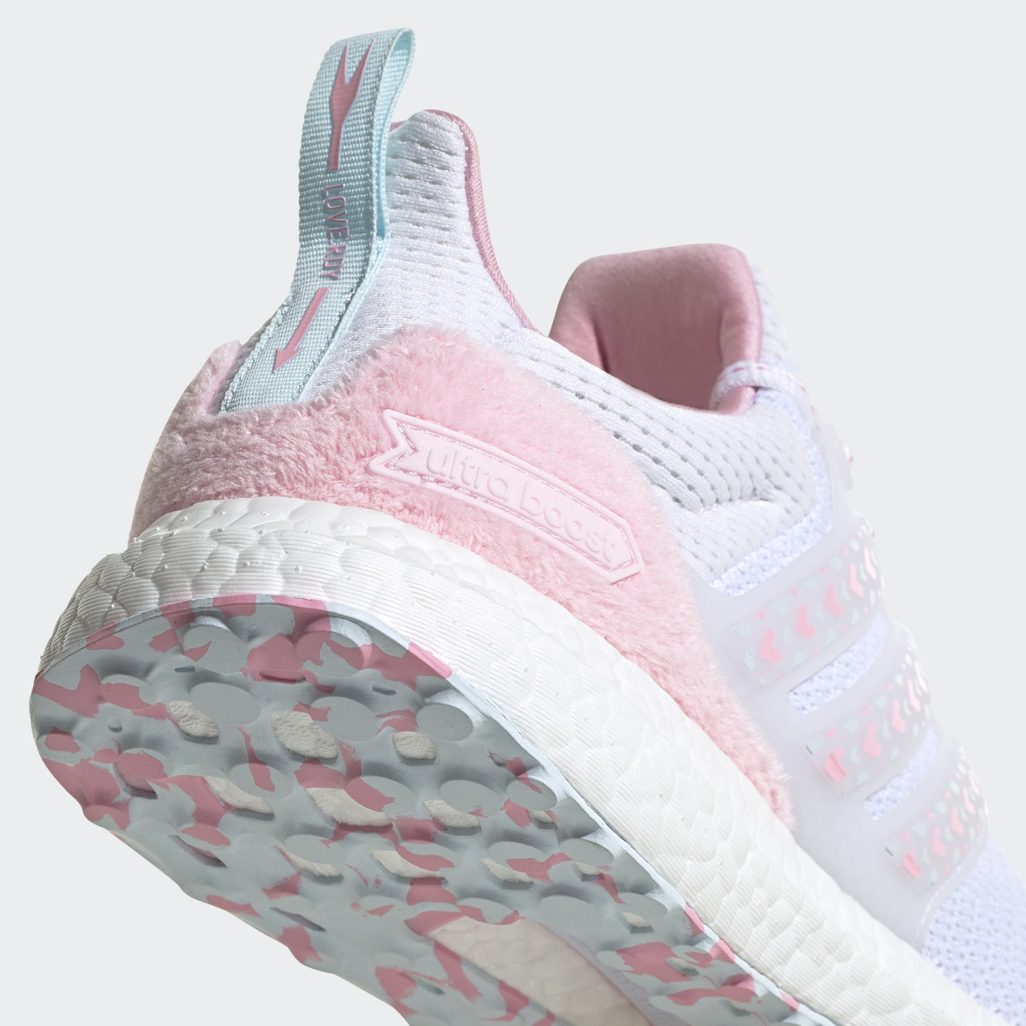 【品牌動態】原來這是戀愛的顏色！adidas Ultraboost DNA 限定跑鞋 當你的神助攻！