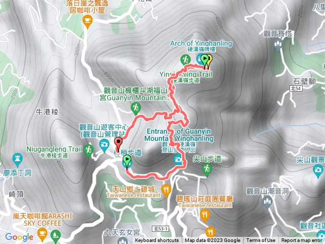 雨天大霧走硬漢嶺步道上