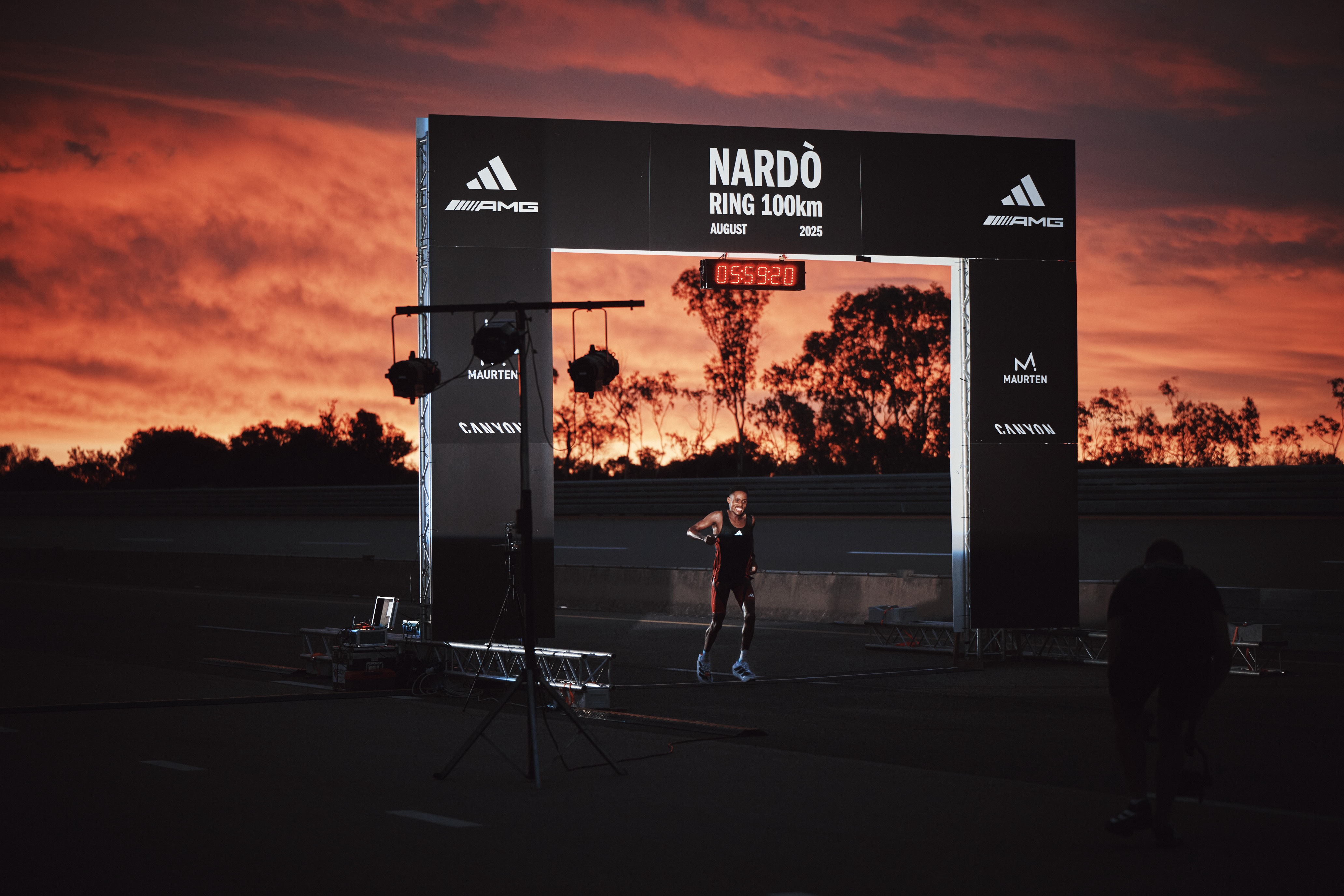 【賽事】速度無極限：Sibusiso 打破 100 公里 6 小時大關，adidas最新速度創新助力