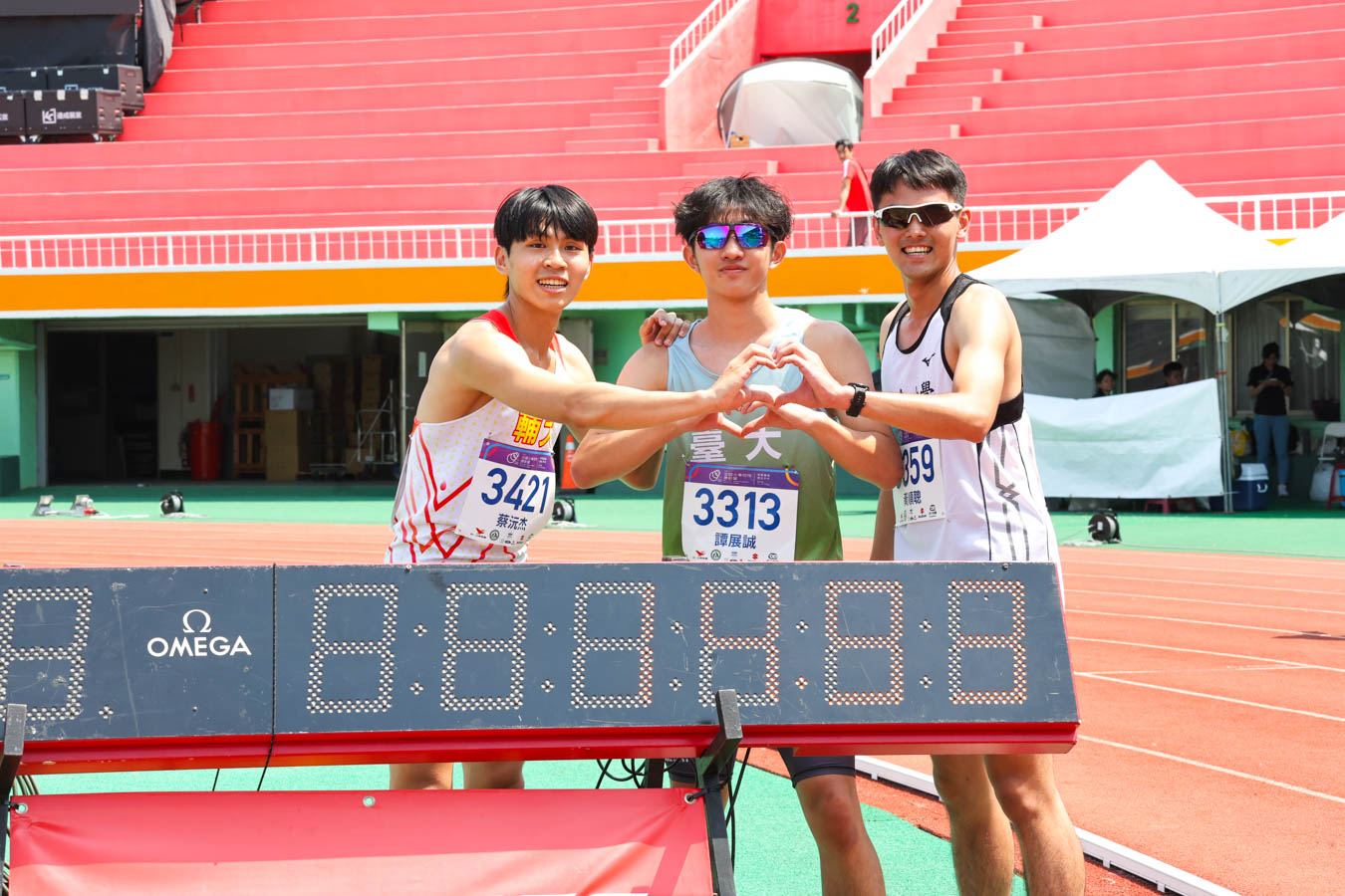 【全大運田徑】一般男子組110公尺跨欄 台大譚展誠14秒93奪金破大會紀錄心理系澳門生寫下PB新頁