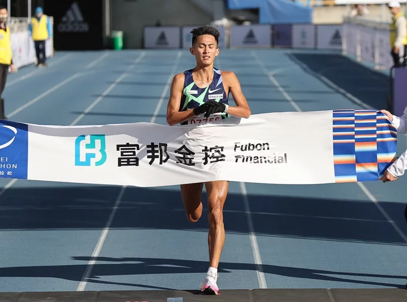 【台北馬】感謝蔣介文破風、周庭印台北馬拉松破 PB 連霸
