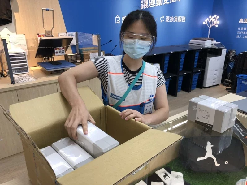 【新聞】三重、中和重災區 迪卡儂推運動用品外帶服務