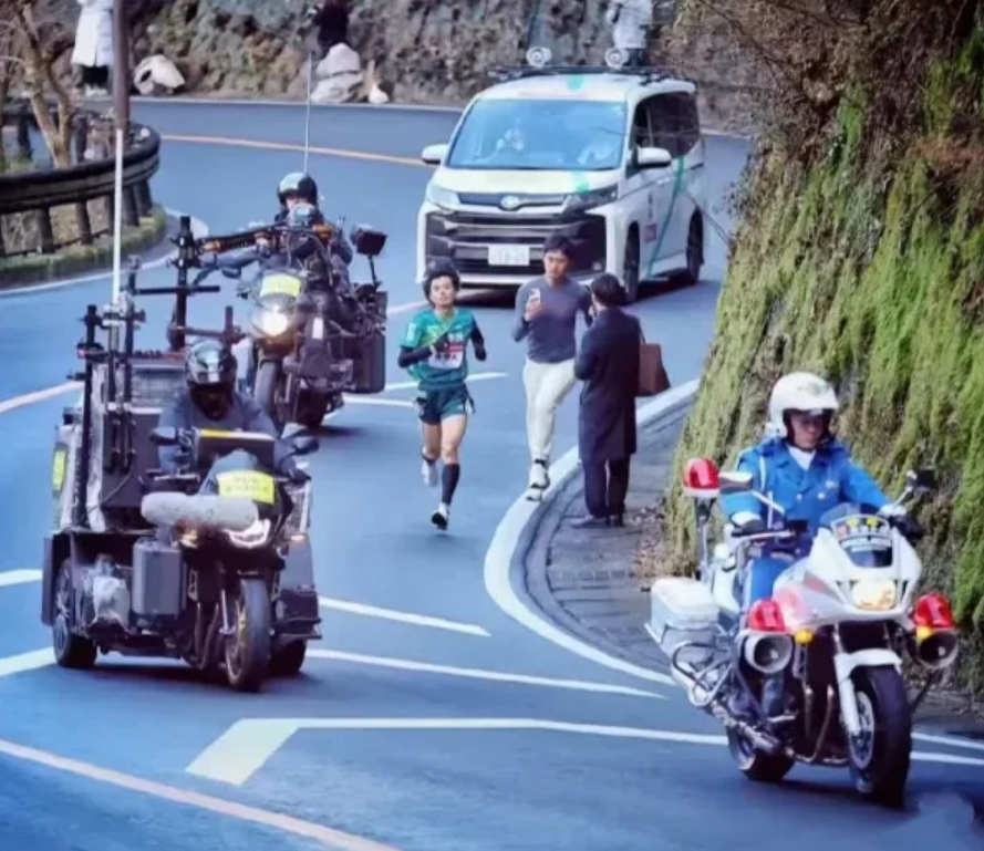 【話題】中國 470 萬微博粉絲網紅違規闖入箱根駅伝賽道