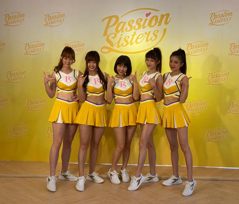 中信兄弟啦啦隊Passion Sisters在3月1日展開為期4天的春訓,迎接3月14日的洲際球場開幕戰。記者陳宛晶/攝影 中信兄弟啦啦隊Passion Sisters在3月1日展開為期4天的春訓,迎接3月14日的洲際球場開幕戰。記者陳宛晶/攝影