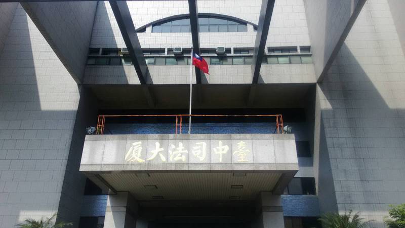 【新聞】他在運動中心盥洗突遭男觸臀 詢問「要不要玩一下？」