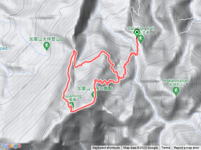 加里山鹿場上，杜鵑嶺下