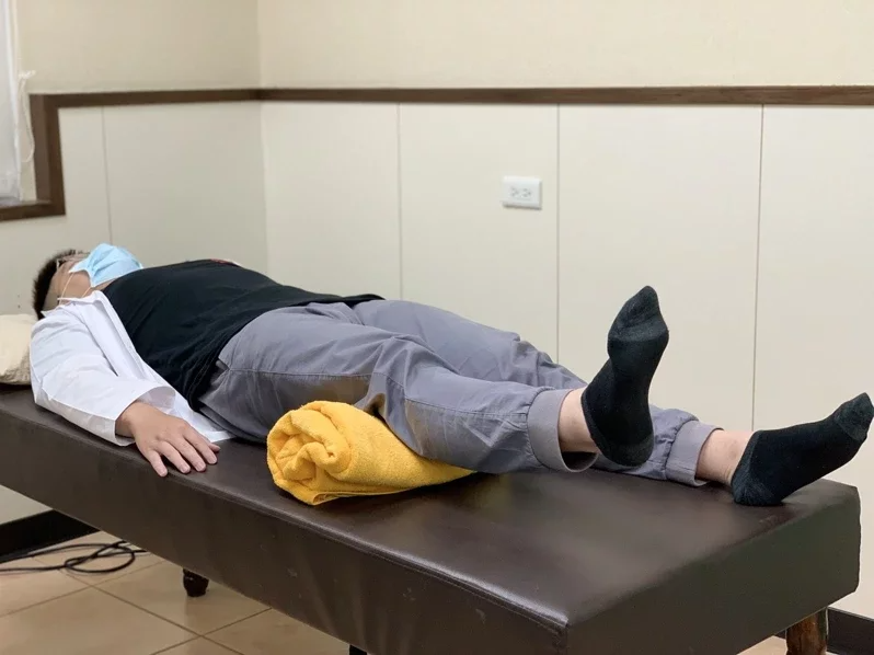 【健康】秋風起膝蓋痛又不給力 治療師教三招運動一路通「關」