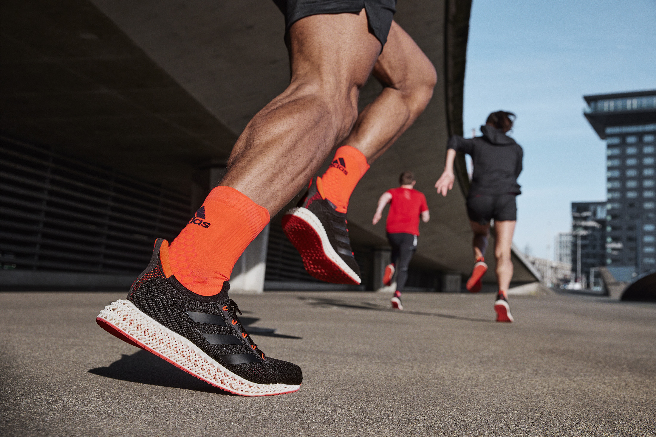 【品牌動態】啟動雙足極致推進力！全球首款 adidas 4DFWD 跑鞋限量登場！