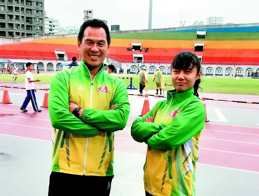 【新聞】沒田徑體育班沒差 教練簡慶宏「練