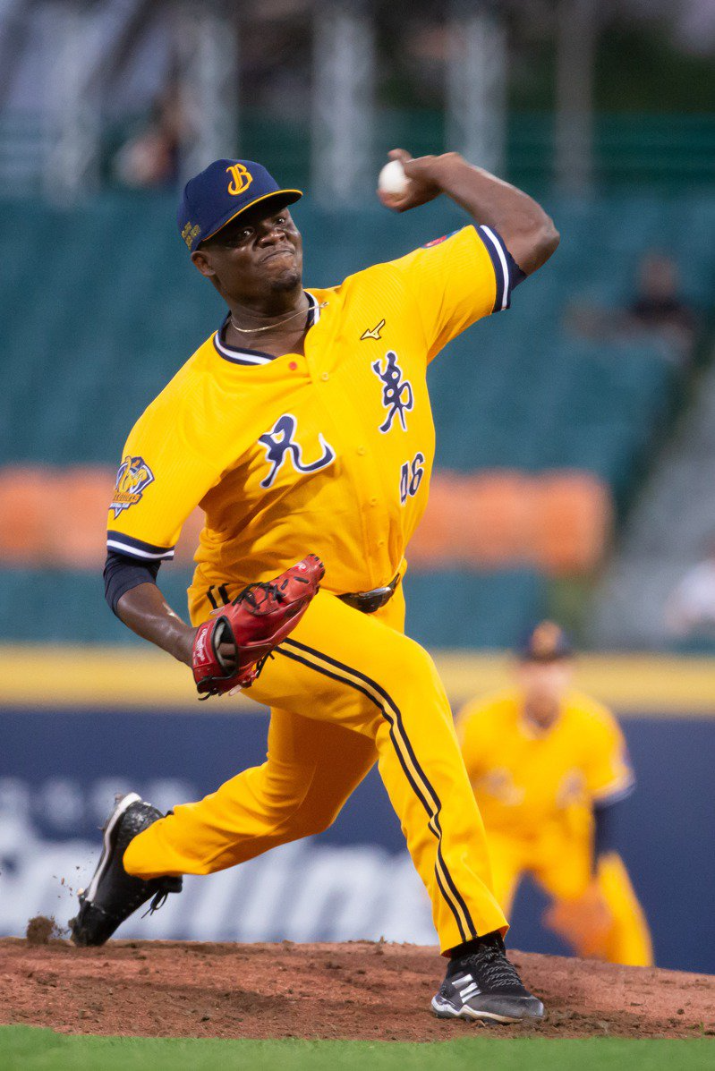 兄弟洋投德保拉單周兩場先發的可能性不低。記者季相儒/攝影 兄弟洋投德保拉單周兩場先發的可能性不低。記者季相儒/攝影