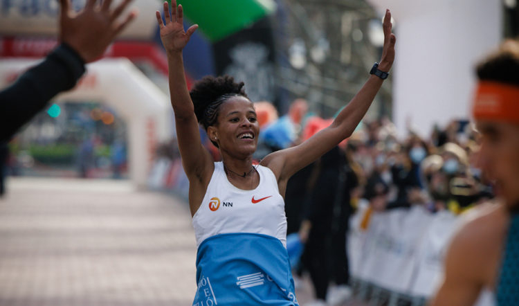 【世界田徑】Yalemzerf Yehualaw 以平均 2:56 配速寫下女子 10k 世界紀錄!