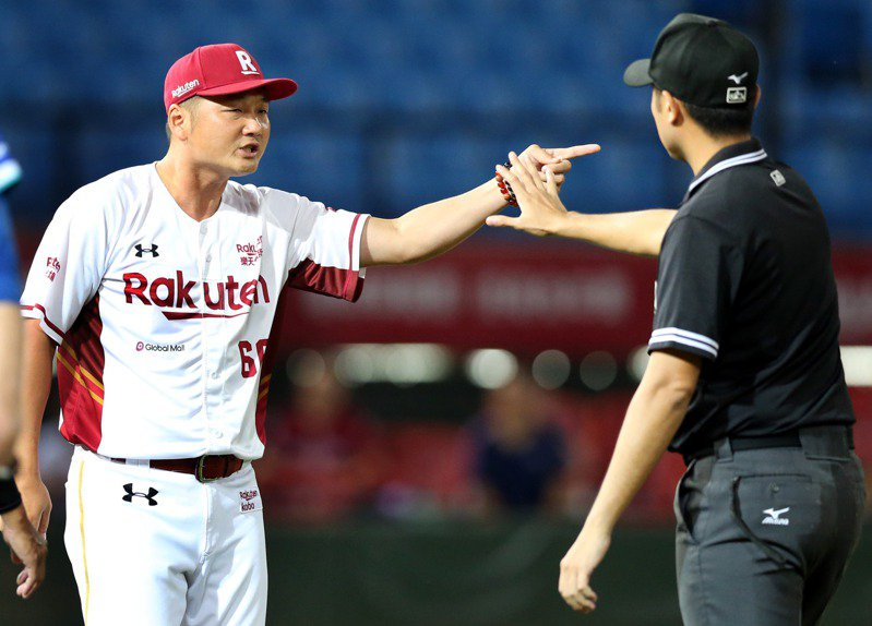 樂天桃猿隊總教練曾豪駒上週比賽挑戰用完後仍爭取改判,而引發更多討論聲浪。 聯合報系資料照 樂天桃猿隊總教練曾豪駒上週比賽挑戰用完後仍爭取改判,而引發更多討論聲浪。 聯合報系資料照