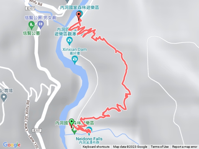 新道くんと一緒に內洞森林步道を登る