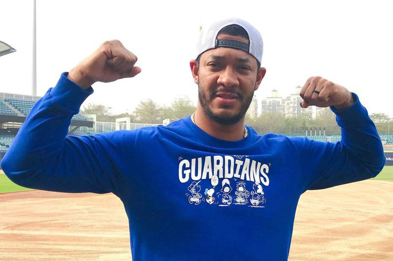 富邦悍將在今年休賽延攬擁有4年大聯盟資歷的傑斯(JC Ramirez),曾在印地安人時期同隊的中信兄弟終結者李振昌表示:「他很強喔,不好打。」 圖/富邦悍將隊提供 富邦悍將在今年休賽延攬擁有4年大聯盟資歷的傑斯(JC Ramirez),曾在印地安人時期同隊的中信兄弟終結者李振昌表示:「他很強喔,不好打。」 圖/富邦悍將隊提供