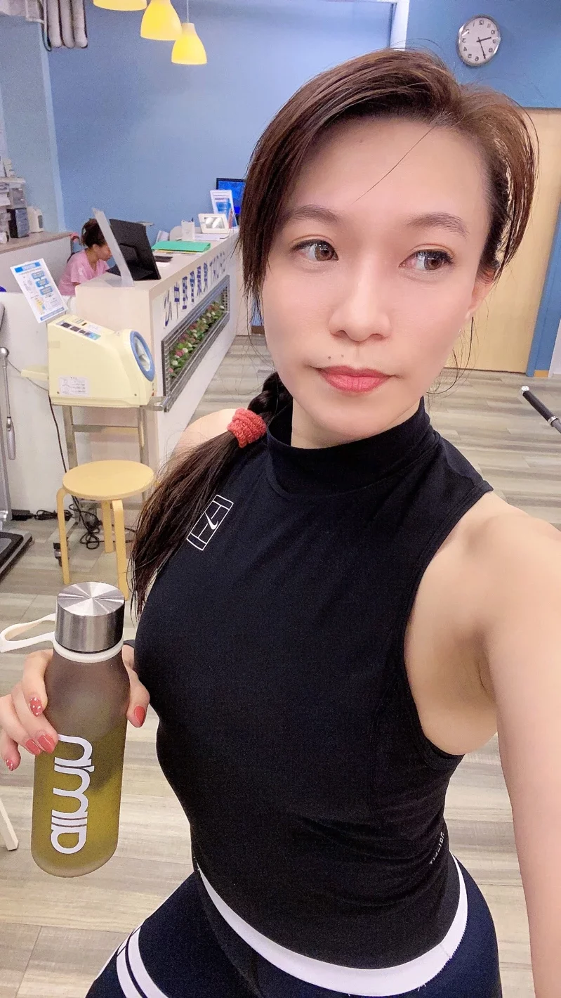 【人物】46 歲健身媽媽和大學女兒合照 根本超辣姊妹