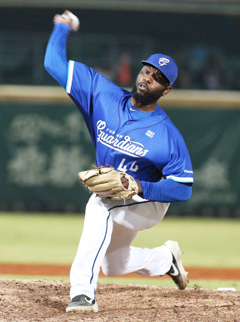 索沙多了一天休息,將滿血出戰統一獅隊,只要贏球悍將就能在下半季封王。 記者劉學聖/台南傳真 索沙多了一天休息,將滿血出戰統一獅隊,只要贏球悍將就能在下半季封王。 記者劉學聖/台南傳真