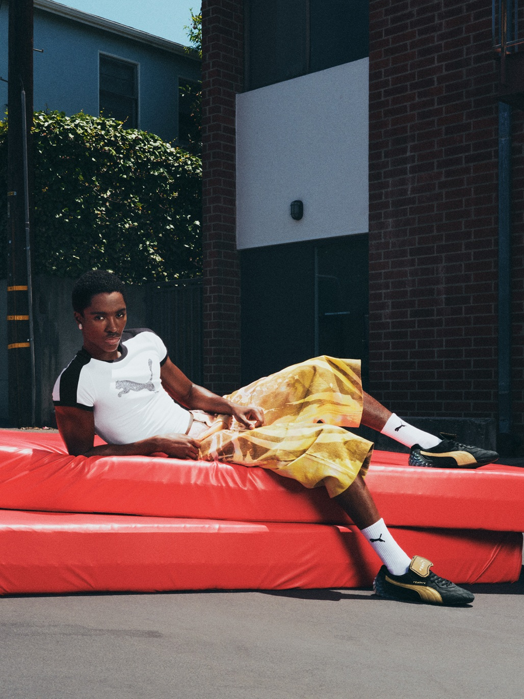 小楚同款PUMA x RIHANNA毛毛拖火出圈！黑粉白灰配色也太显白了吧🔥_运动休闲鞋_淘宝服装网, image size:1028x1371